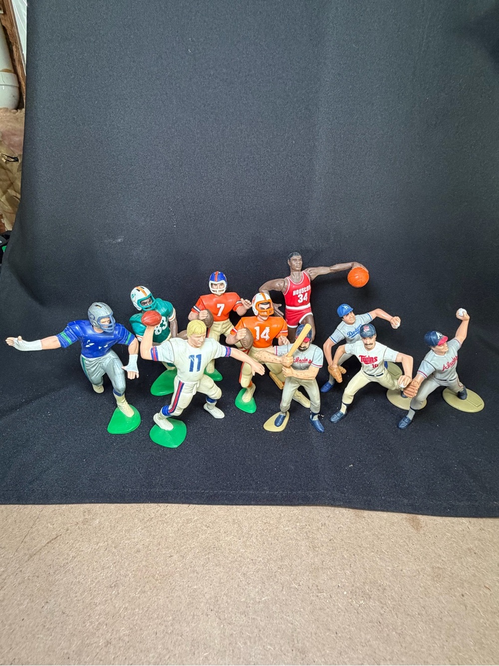 MLB NFL Starting Lineup Action Figures Lot of 10 Figures Loose Look At Pictures